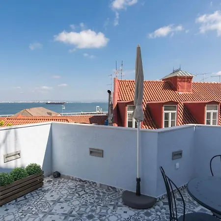 Terrace & River View In Alfama Appartamento Lisbona