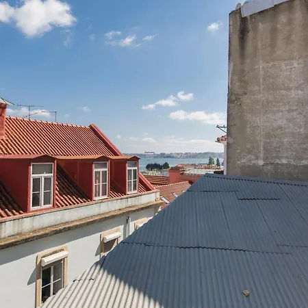 Daire Terrace & River View In Alfama *