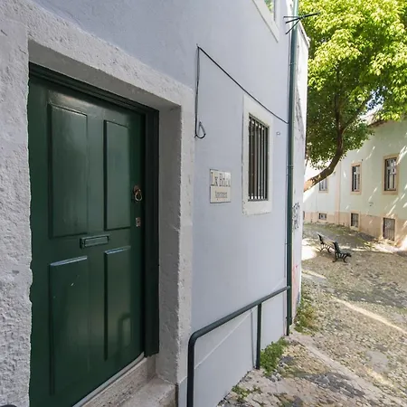 Terrace & River View In Alfama Lisbon