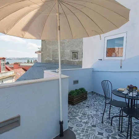 Terrace & River View In Alfama Lisbon
