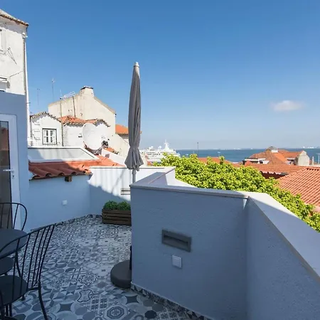 Terrace & River View In Alfama 아파트 *