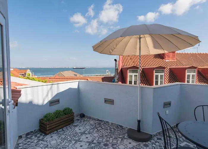 Terrace & River View In Alfama Lisboa