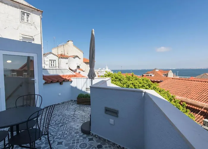 Terrace & River View In Alfama شقة *