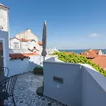 Terrace & River View In Alfama דירה *