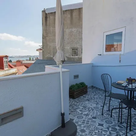 Terrace & River View In Alfama * ליסבון